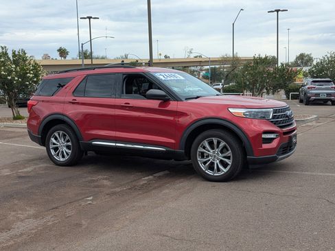 Used 2020 Ford Explorer XLT w/ Equipment Group 202A image 7