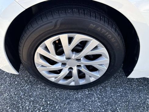 Used 2020 Toyota Corolla LE image 11