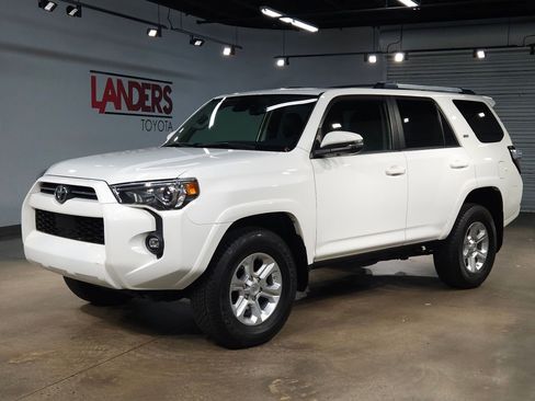 Used 2021 Toyota 4Runner SR5 Premium w/ Moonroof Package image 3