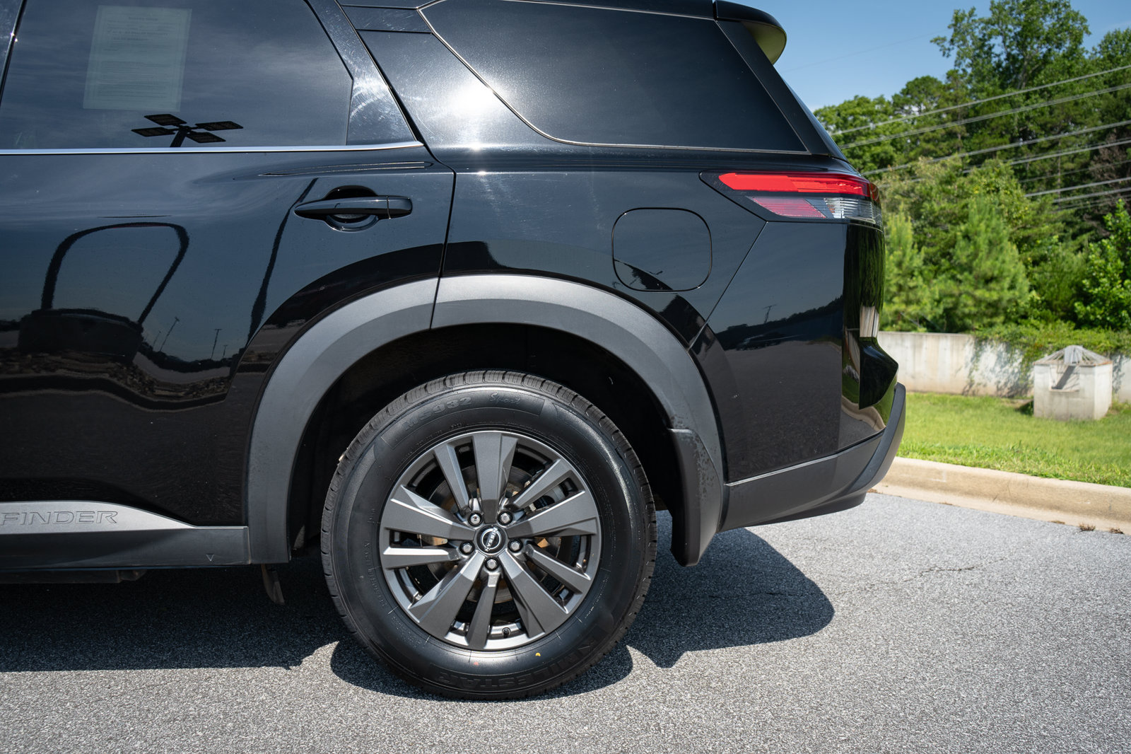 Used 2022 Nissan Pathfinder SV FWD image 6