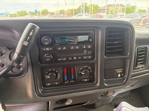 Used 2004 Chevrolet Silverado 2500 LS w/ Heavy-Duty Power Package AWD/4WD image 19