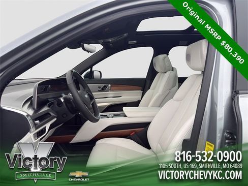 Used 2026 Cadillac Vistiq Sport image 9