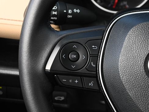 Used 2022 Toyota RAV4 XLE Premium image 36