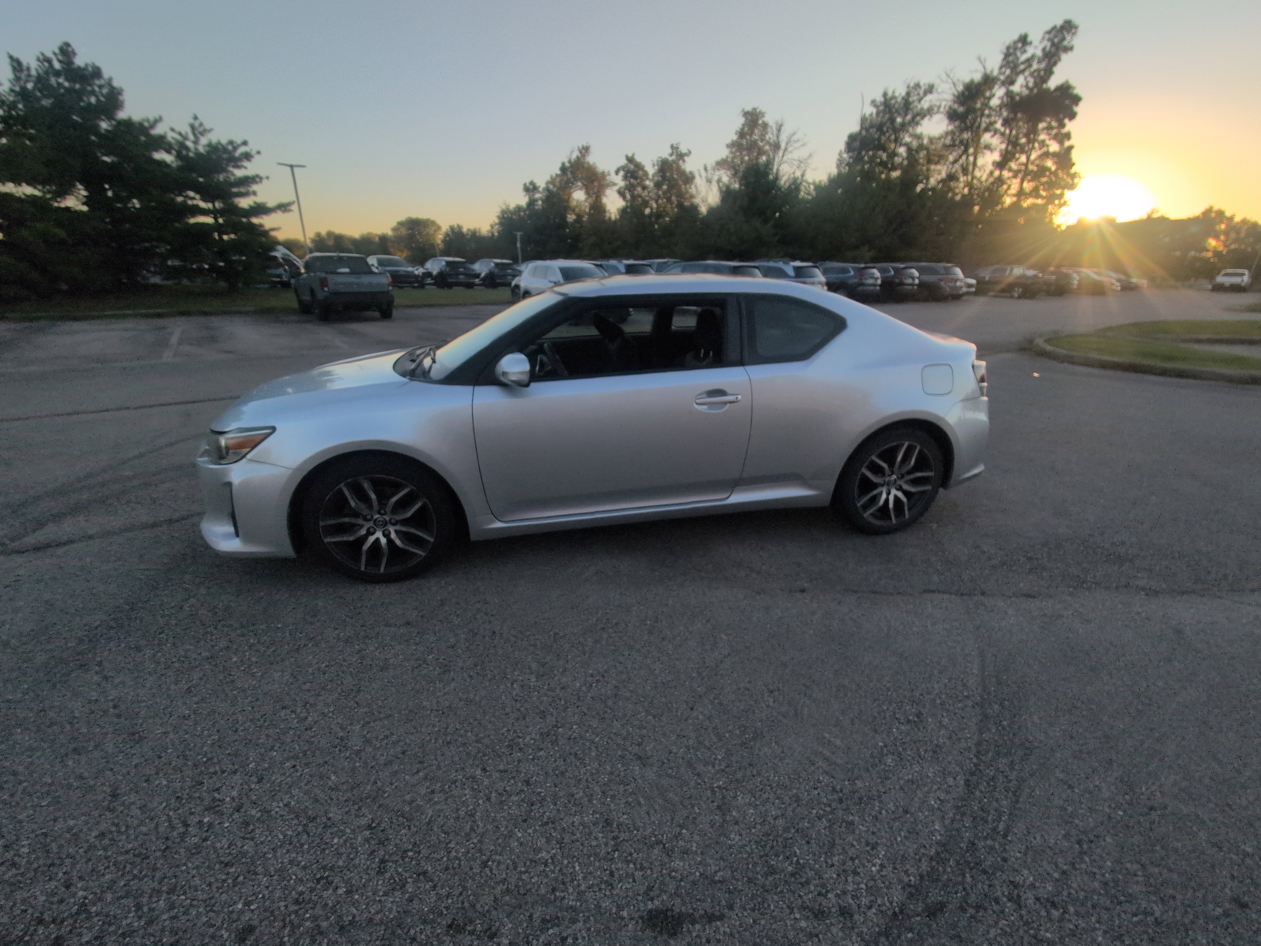 Used 2014 Scion tC FWD image 2
