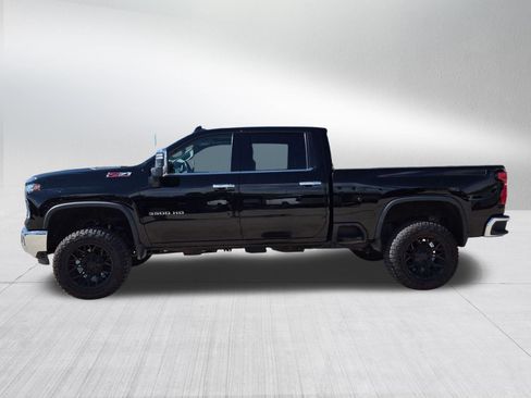 Used 2024 Chevrolet Silverado 3500 LTZ w/ LTZ Convenience Package AWD/4WD image 3
