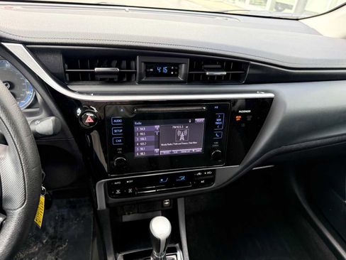 Used 2017 Toyota Corolla LE w/ Carpet Mat Package (TMS) FWD image 21