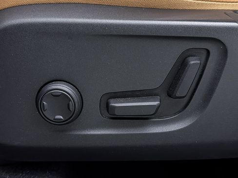 Used 2021 Volvo XC40 T5 Inscription w/ Advanced Package image 21