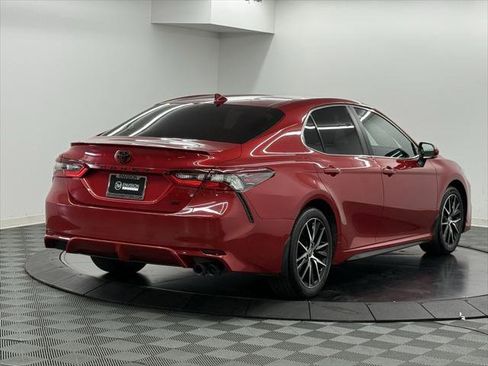 Certified 2022 Toyota Camry SE image 6