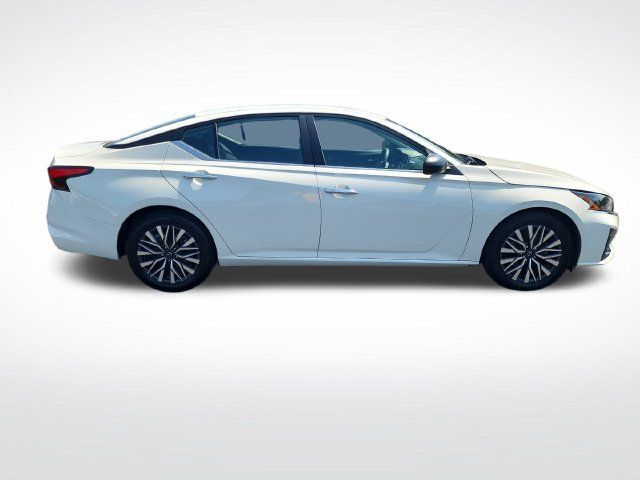 Used 2025 Nissan Altima 2.5 SV FWD image 6
