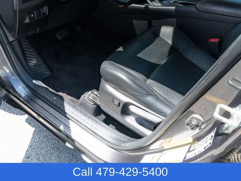 Used 2019 Toyota C-HR Limited FWD image 29