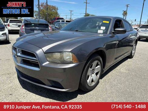 Used 2014 Dodge Charger SE RWD image 1