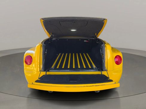 Used 2004 Chevrolet SSR w/ Preferred Equipment Group image 19