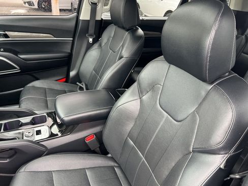 Certified 2022 Kia Telluride EX w/ EX Premium Package AWD/4WD image 5