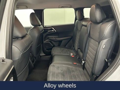 Used 2024 Mitsubishi Outlander SE image 17