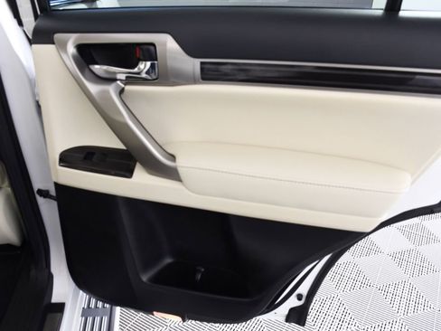 Used 2021 Lexus GX 460 Premium w/ Premium Package image 21