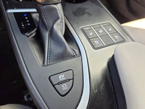 Used 2023 Lexus UX 250h FWD w/ Accessory Package (Z2) image 29