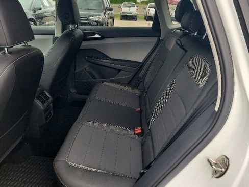 Used 2023 Volkswagen Taos SE AWD/4WD image 14