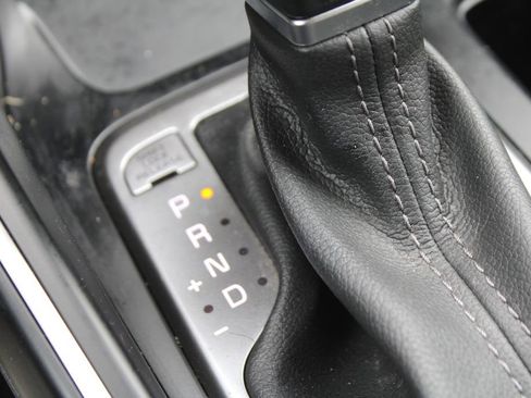 Certified 2025 Kia Sorento S w/ Panoramic Sunroof Package image 35