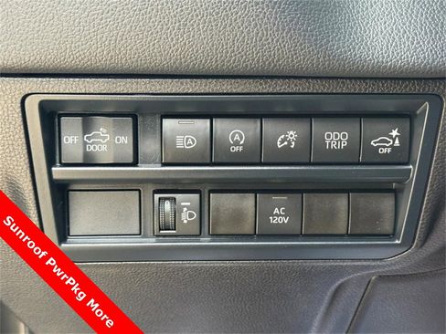 Used 2025 Toyota Tundra Limited image 24