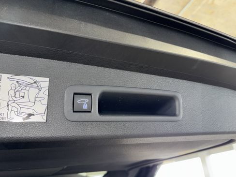 Used 2024 Toyota Sienna Platinum image 13