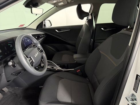 Used 2025 Kia Niro LX image 20