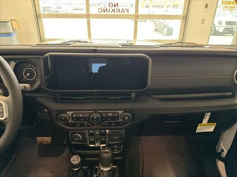 Used 2024 Jeep Wrangler Unlimited Sahara w/ Technology Group AWD/4WD image 24