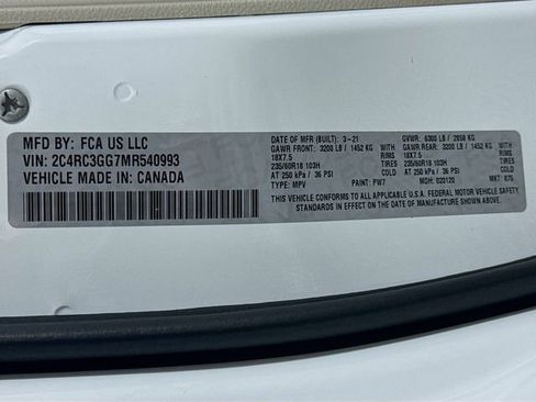 Used 2021 Chrysler Pacifica Limited AWD/4WD image 34