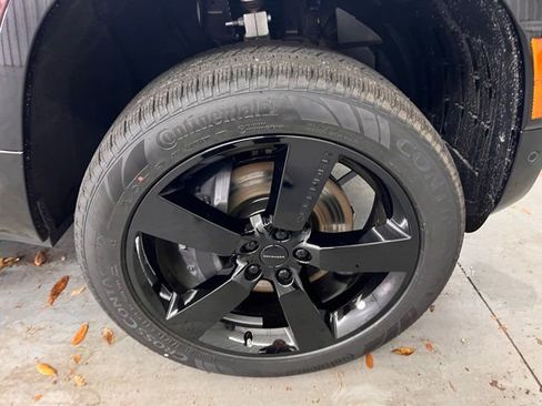 New 2026 Land Rover Defender 130 X-Dynamic SE image 27