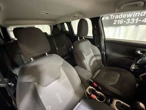 Used 2017 Jeep Renegade Latitude w/ Cold Weather Group AWD/4WD image 31