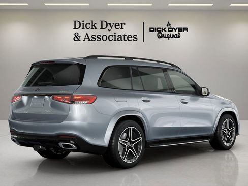 Used 2025 Mercedes-Benz GLS 450 4MATIC image 10