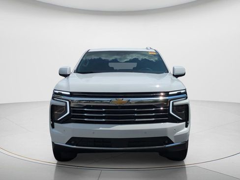 Used 2025 Chevrolet Suburban LT w/ Comfort Package AWD/4WD image 2