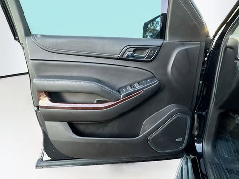 Used 2018 GMC Yukon XL SLE image 16