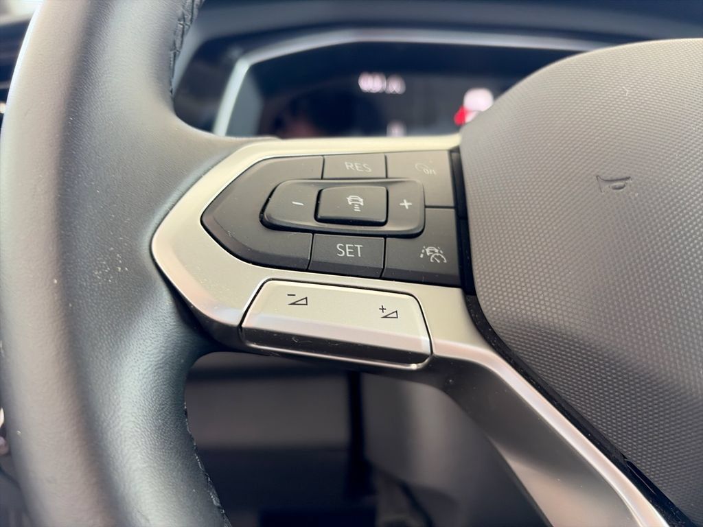 Certified 2023 Volkswagen Jetta SE FWD image 17