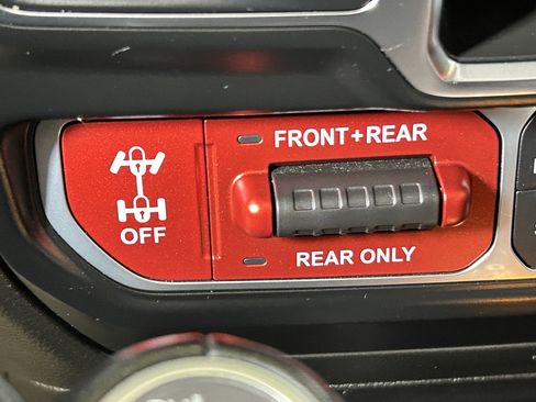 Used 2022 Jeep Wrangler Unlimited Rubicon w/ Cold Weather Group AWD/4WD image 27