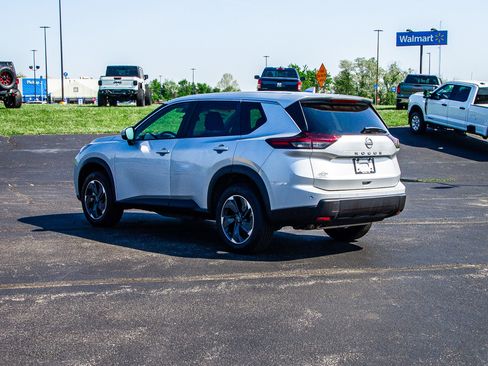 Used 2025 Nissan Rogue SV FWD image 5