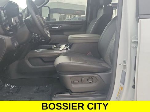 Certified 2025 Chevrolet Silverado 2500 ZR2 w/ Technology Package AWD/4WD image 19