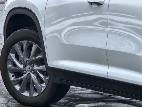 Certified 2025 Buick Enclave Preferred image 18