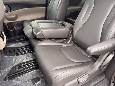 New 2026 Kia Carnival FWD image 28