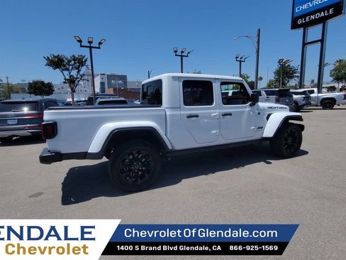 Used 2025 Jeep Gladiator Sport AWD/4WD image 8