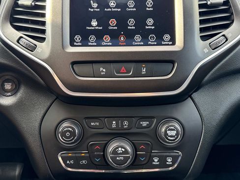 Used 2022 Jeep Cherokee Trailhawk w/ Comfort/Convenience Group image 6