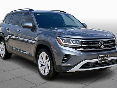 Used 2023 Volkswagen Atlas SE w/ Panoramic Sunroof Package image 3