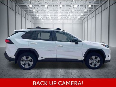 Used 2022 Toyota RAV4 LE AWD/4WD image 5