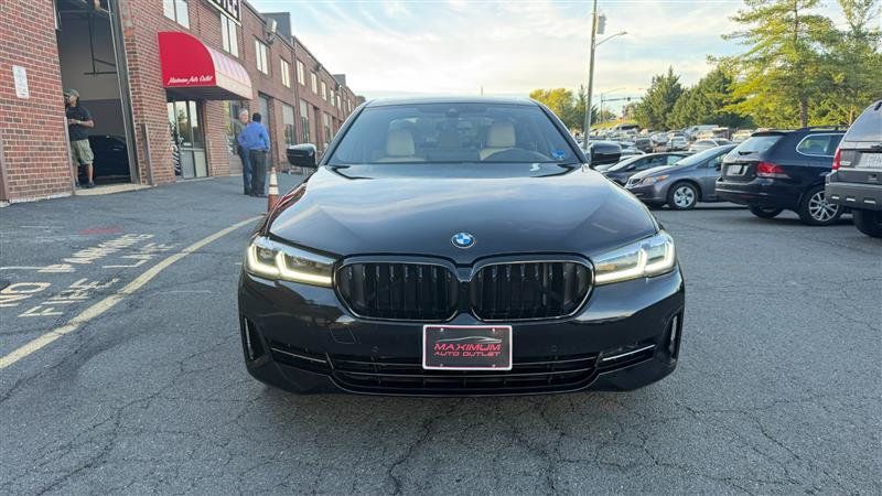 Used 2021 BMW 530i xDrive w/ Premium Package AWD/4WD image 2
