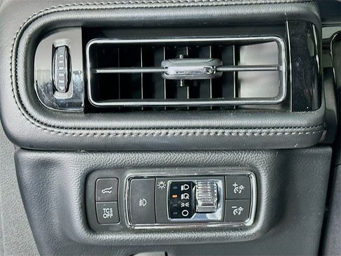 Used 2021 Lincoln Nautilus Reserve w/ Equipment Group 202A image 10