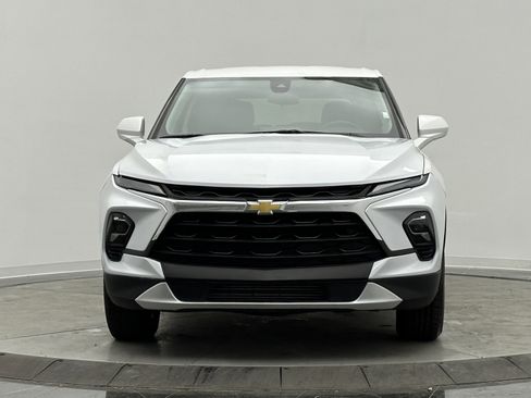 Used 2025 Chevrolet Blazer LT image 2