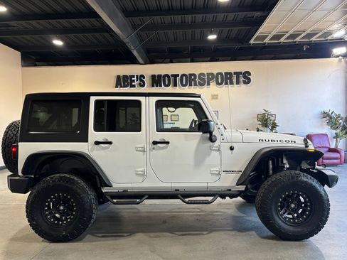 Used 2015 Jeep Wrangler Unlimited Rubicon w/ Connectivity Group AWD/4WD image 4