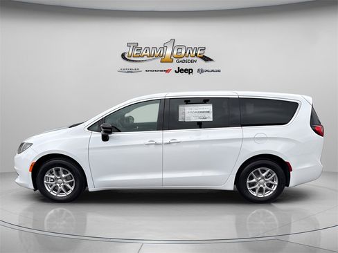 New 2026 Chrysler Voyager LX image 5