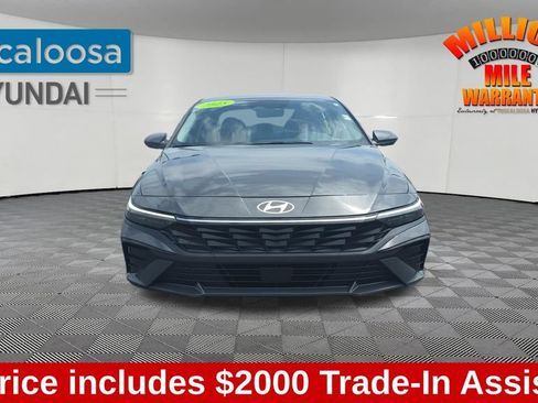 Used 2025 Hyundai Elantra SEL FWD image 2