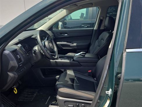 Used 2025 Nissan Pathfinder SL AWD/4WD image 7