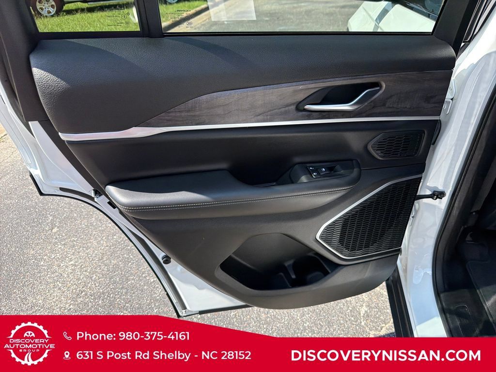 Used 2022 Jeep Grand Cherokee Limited AWD/4WD image 31
